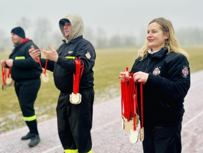Ziębice na sportowo rozpoczęły 34. finał WOŚP. Bieg z sercem na stadionie miejskim