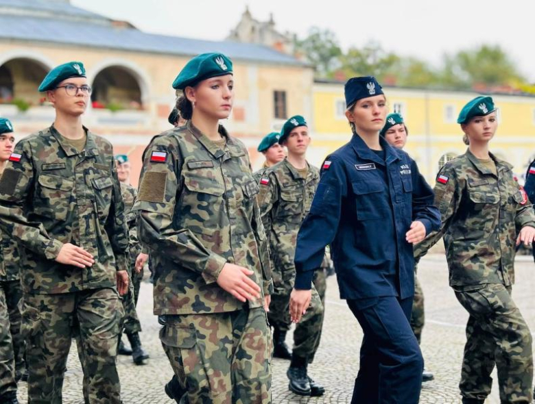 Kadeci z Henrykowa złożyli ślubowanie. Wyróżniono także nauczycieli