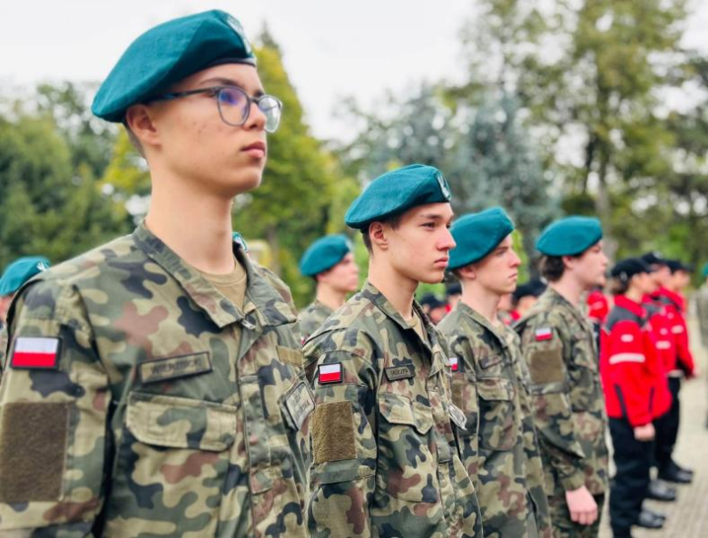 Kadeci z Henrykowa złożyli ślubowanie. Wyróżniono także nauczycieli