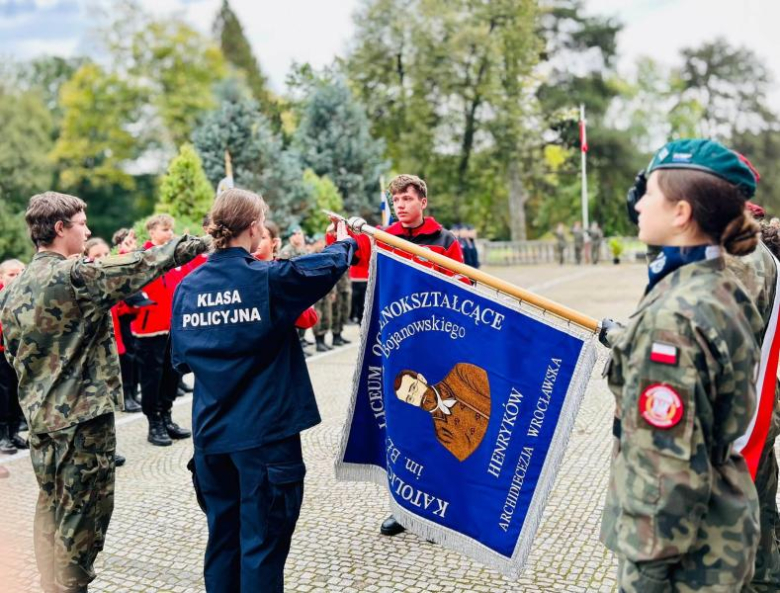 Kadeci z Henrykowa złożyli ślubowanie. Wyróżniono także nauczycieli