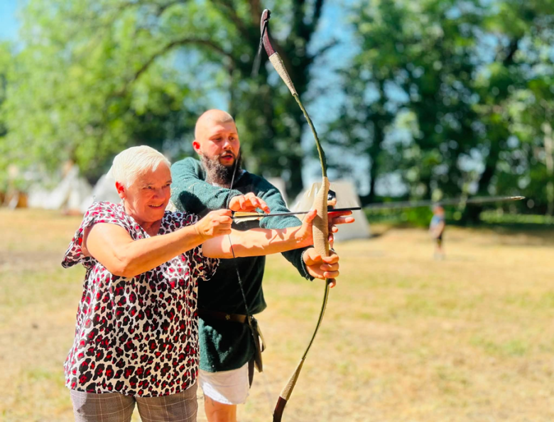 Średniowieczny Piknik w Dworku Służejów przyciągnął miłośników historii