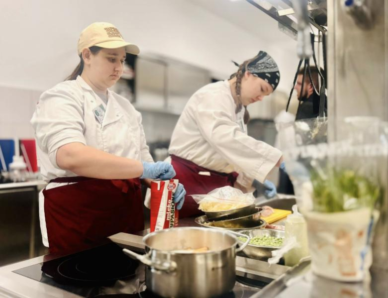 Młodzi kucharze w akcji. I Regionalny Konkurs Kulinarny Masfrost Chef 