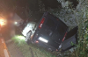 Opel w rowie przed Dzbanowem. Policja ustala kto kierował pojazdem