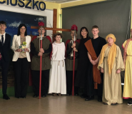 Wielkanocne przedstawienie uczniów Szkoły Podstawowej w Złotym Stoku