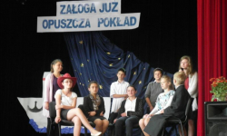 Załoga już opuszcza pokład.  Pożegnanie klasy szóstej w Ciepłowodach