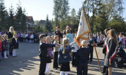 Uroczyste pasowanie pierwszoklasistów w Szkole Podstawowej nr 3