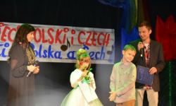 Dzieci na scenie Ząbkowickiego Ośrodka Kultury