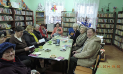 Spotkanie babć i dziadków w bibliotece w  Starym Wielisławiu
