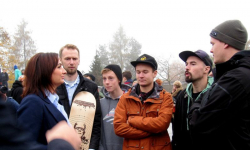 Schetyna i deskorolkarze przecieli wstęgę, nowy skatepark otwarty