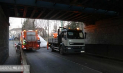 Nie zmieścił się pod wiaduktem i spowodował zagrożenie w ruchu