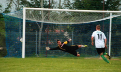Małe derby dla Piasta, przerwana passa Orląt