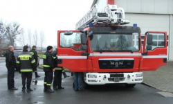 Strażacy z Ząbkowic Śląskich pomagają w sprzątaniu po nawałnicy