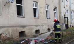 Pożar mieszkania w Ząbkowicach Śląskich. Dwie osoby trafiły do szpitala