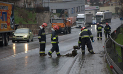 Krajowa ósemka zablokowana. Kolizja osobówki i samochodu ciężarowego [AKTUALIZACJA]