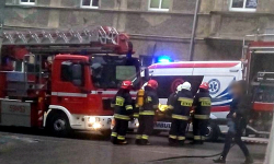 Pożar mieszkania przy ul. Kłodzkiej. Dwie osoby w szpitalu [AKTUALIZACJA]