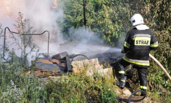 Zadymienie w sklepie, pożar „drewutni” i liczne interwencje związane z wypalaniem traw