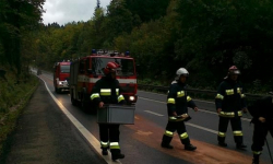 Kilkukilometrowa plama oleju. Utrudnienia na krajowej ósemce
