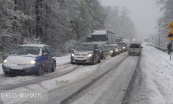 Fatalne warunki na krajowej ósemce! Śnieg paraliżuje komunikację [AKTUALIZACJA]