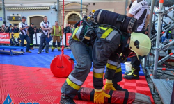 Strażacy-zawodowcy z Ząbkowic Śląskich na podium zawodów Firefighter Combat Challenge