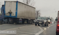 Samochód ciężarowy blokuje jeden pas ruchu na krajowej ósemce. Mogą być utrudnienia