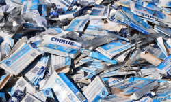 Puste opakowania po lekach przy drodze. Z tabletek można wyprodukować narkotyki [FOTO]