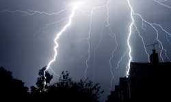 IMGW informuje: w sobotę mogą wystąpić burze z gradem