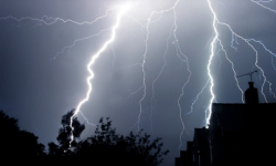 IMGW ostrzega przed burzami z gradem