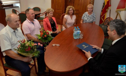 Bez zmian szefów przedszkoli. Burmistrz wręczył akty powierzenia stanowisk dwóm dyrektorom