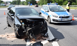 Zderzenie Forda i Audi na skrzyżowaniu krajowej ósemki z ul. Legnicką [foto]