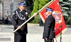 Strażacy-ochotnicy ze Złotego Stoku odebrali nowy sztandar [foto]