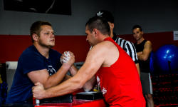 Pierwsze zawody armwrestlingu w ząbkowickiej Fit Fabryce. Znamy najlepszych [foto]