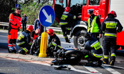 Zderzenie motocykla z osobówką na skrzyżowaniu krajowej ósemki z ul. Legnicką [foto] [aktualizacja]