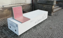 „Ławka Niepodległości” stanęła na ząbkowickim rynku