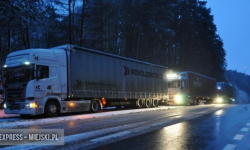 Utrudnienia na drodze krajowej nr 46. Kierowcy mają też problemy na drogach lokalnych