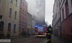 Zadymienie w centrum miasta. Na ul. św. Wojciecha doszło do pożaru przewodu kominowego [foto]