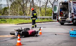 Zderzenie motocykla z osobówką na skrzyżowaniu krajowej ósemki z ul. Legnicką [foto] [aktualizacja]