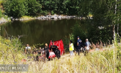 Akcja poszukiwawcza na terenie kamieniołomu. Wyłowiono ciało mężczyzny [aktualizacja] [foto]
