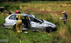 Dachowanie na krajowej ósemce. BMW wypadło z drogi