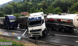 Kierowca ciężarówki jechał pod prąd, omijając inne auta. Jak doszło do zderzenia w Bardzie? [video]