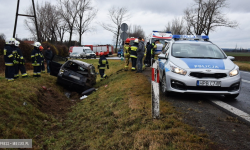 Dachowanie na krajowej ósemce. Kierująca była pod wpływem narkotyków [foto] [aktualizacja]