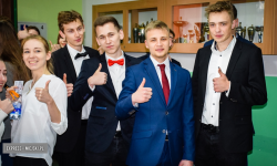 Szkoły, żłobki i przedszkola zamknięte jeszcze przez miesiąc. Są terminy matur