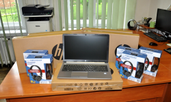W ramach realizacji projektu pn. „Zdalna Szkoła” Powiat Ząbkowicki zakupił dla uczniów 31 laptopów  