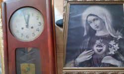 Włamali się do niezamieszkałego budynku. Skradli kosiarkę, zegar i obrazy