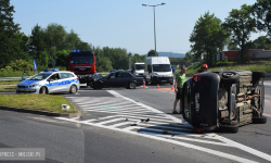 Zderzenie BMW i Skody na skrzyżowaniu ul. Legnickiej z krajową ósemką