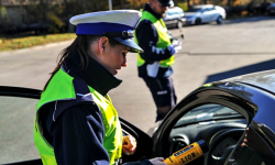 Nie miał prawka, był za to pod wpływem narkotyków. Podczas kontroli straszył i obrażał policjantów