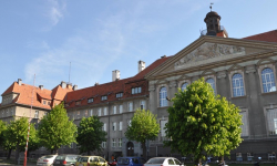 Nauczanie hybrydowe w szkołach ponadpodstawowych. Jak wygląda w powiecie ząbkowickim?