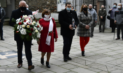 Oficjele złożyli kwiaty pod pamiątkową tablicą. Premiera koncertu on-line [foto] [video]