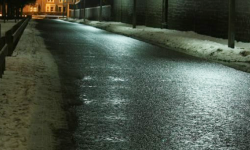 W nocy i o poranku na drogach może być bardzo ślisko. IMGW wydało ostrzeżenie