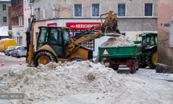 Trwa usuwanie nadmiaru śniegu w Ząbkowicach Śląskich 