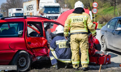 Zderzenie dwóch samochodów osobowych w Bardzie. Występują utrudnienia w ruchu [foto]